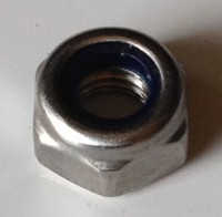 100 Sechskantmuttern M8 selbstsichernd Edelstahl DIN 985 100 Sechskantmuttern M8 selbstsichernd Edelstahl DIN 985